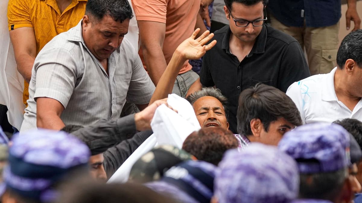 Hunger Strike Hero Sonam Wangchuk Hospitalized: What Will the Government Do?