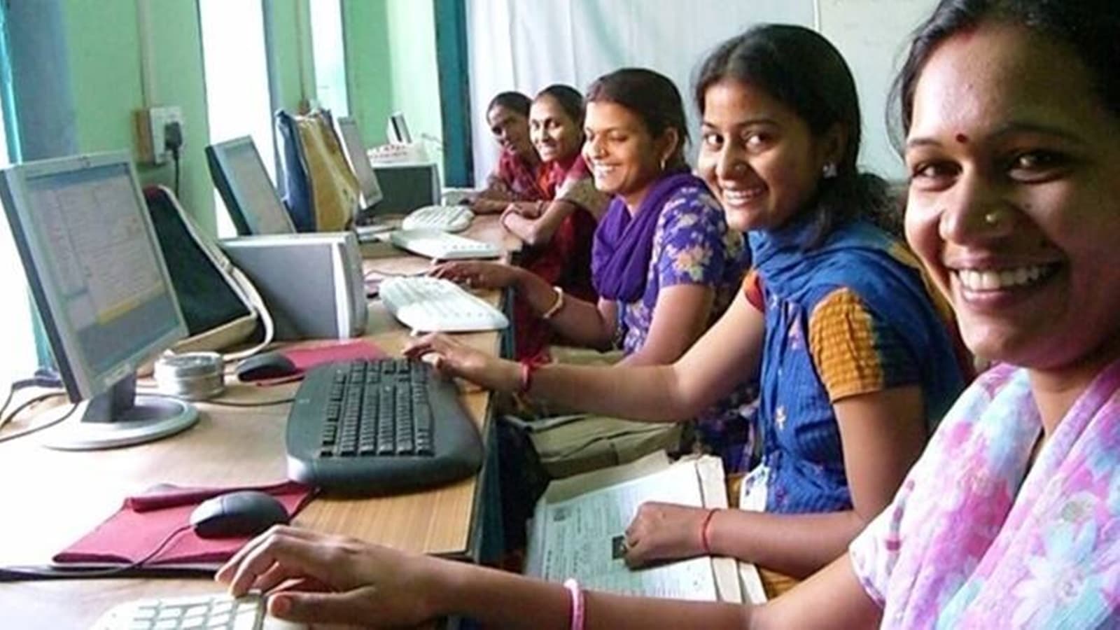 Gender Pay Gap Persists in Indian Cities: Women Earn Less Despite Job Opportunities