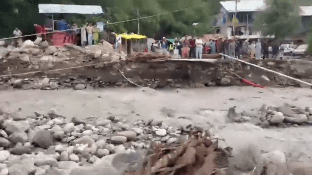 Pahalgam Hit by Sudden Cloudburst, Hotels and Homes Submerged!